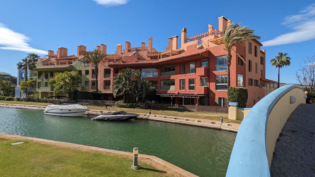 Luxury apartment rental in Sotogrande Marina with pool – near Ayala Polo Club and Valderrama Golf, summer 2026
